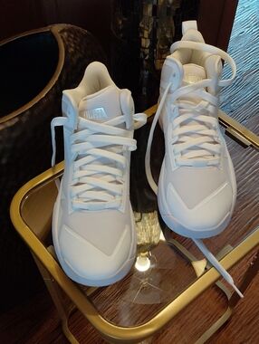 NWOT Moolah's Women's White & Grayv Athletic Sneakers